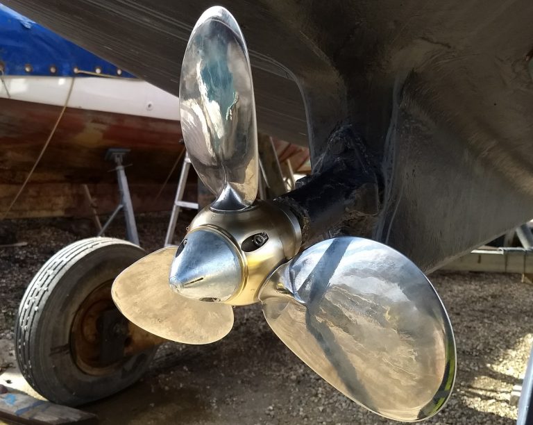 sailboat racing propeller