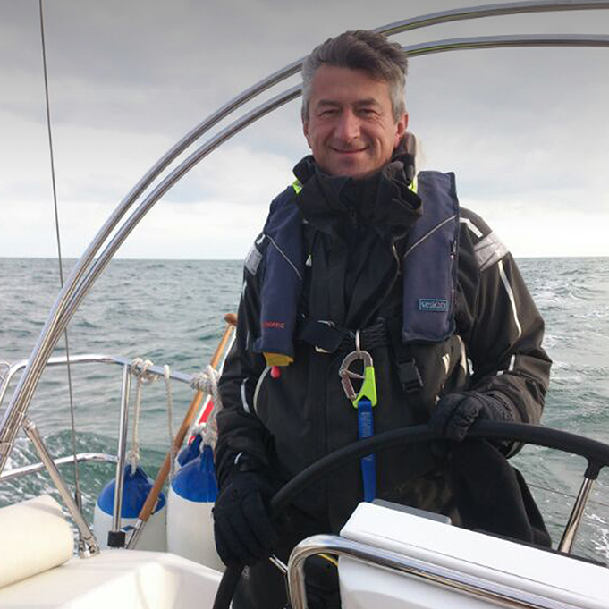 Ertan Beskardes sailing Lazy Otter